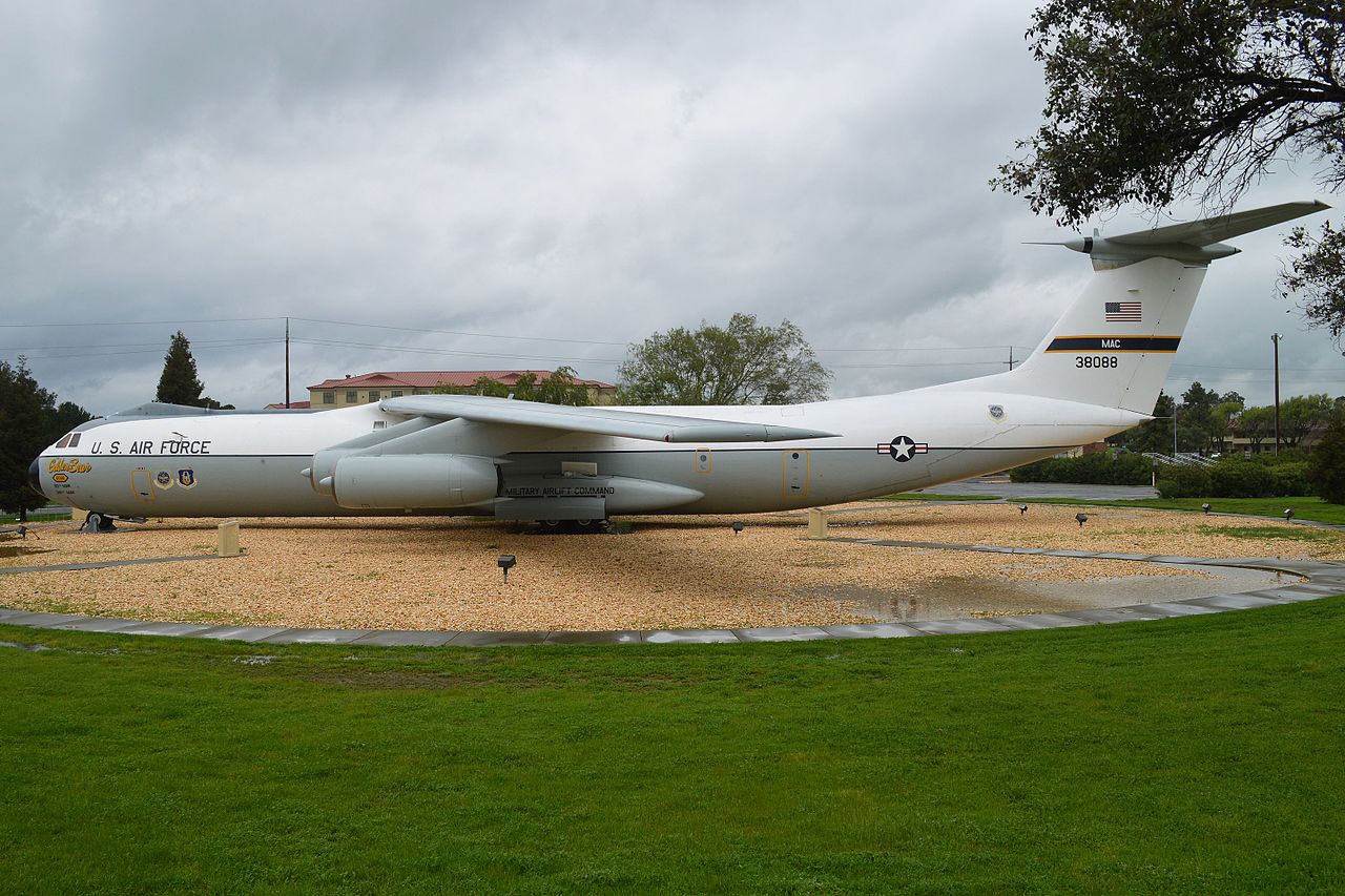 Lockheed C-141B Starlifter