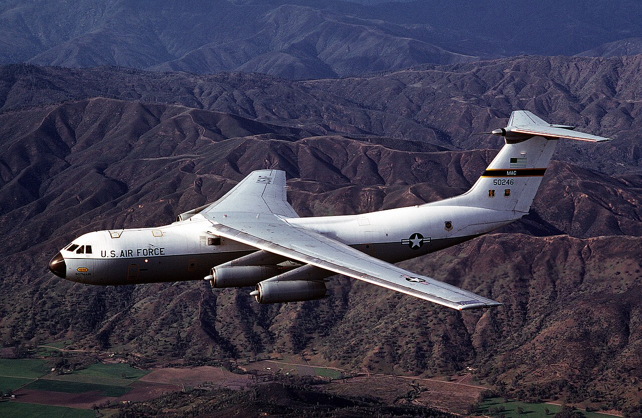 Lockheed C-141 Starlifter
